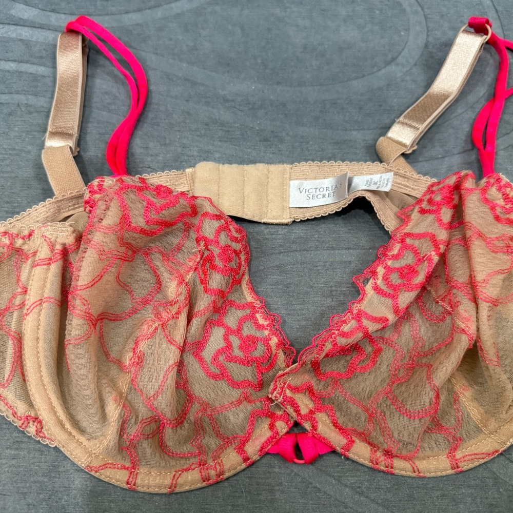 Victoria's Secret Red and Tan Underwire Lace Bra